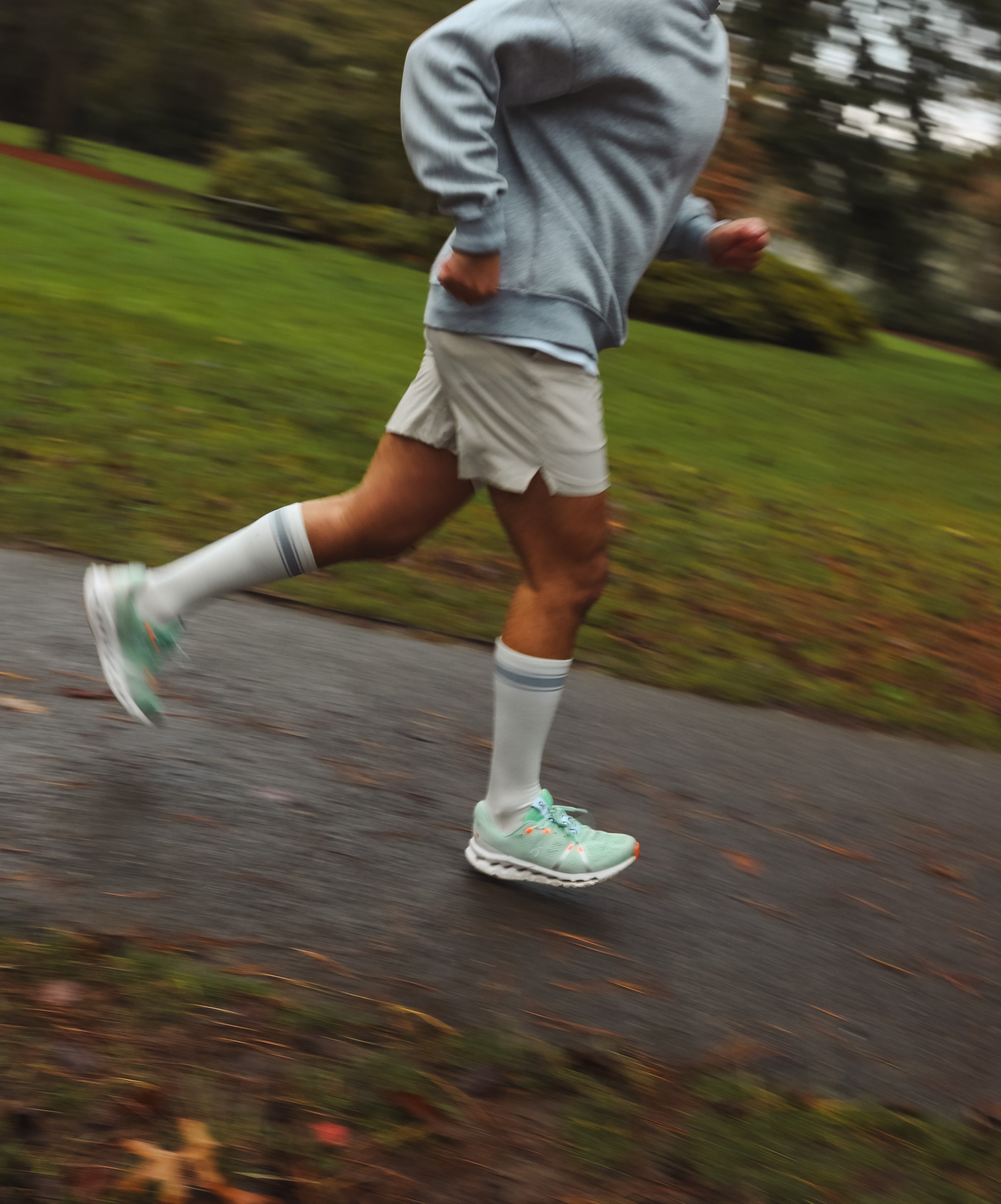 A runner wearing Wϋl compression socks 